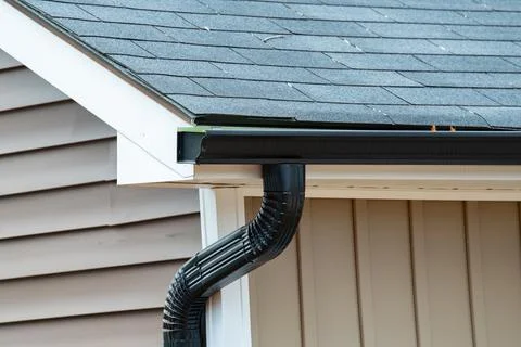 Rain gutter of roof with downpipe Foto stock
