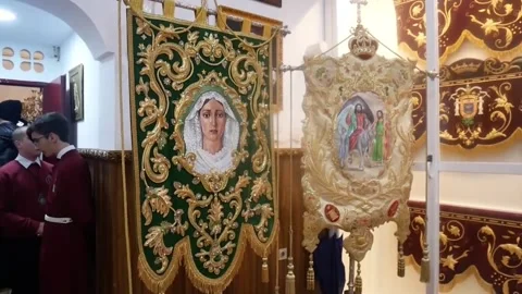 Rain interrupts the start of the Pollinica and tarnishes the beginning of Holy W Vídeos de archivo 306534030