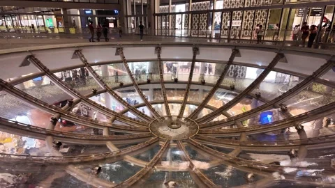 Rain Oculus prominent water feature inside The Shoppes at Marina Bay Sands in 動画素材 335327812