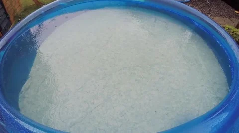 Rain in pool Video stock 40352570