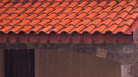 Rain in the roof of the house 库存影片 40667664