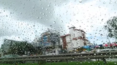 The rain smeared view through the rear car window, where raindrops playfull.. Stock-Footage 283855789