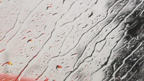 Rain streams down on a glass surface Vidéo 311403123
