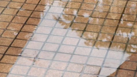 Rain water drops falling to the floor, raining splashes into the ground 스톡 동영상 289437987