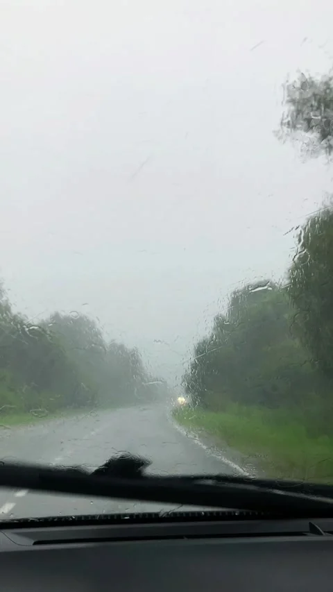 Rain water splashes on windshield with moving wipers. Stock-Footage 314410831