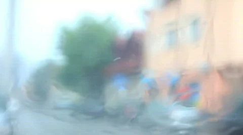 Rain on the window and Car driving by day Stockbeeldmateriaal 474207