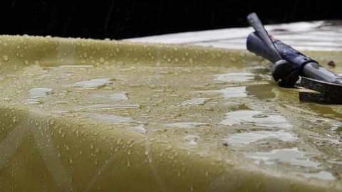 Rain1 Stockbeeldmateriaal 85306461