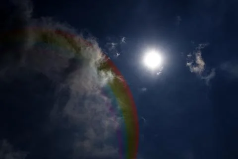 Rainbow and clouds in sky background. Nature cloudscape with blue sky and s.. Illustrazione stock