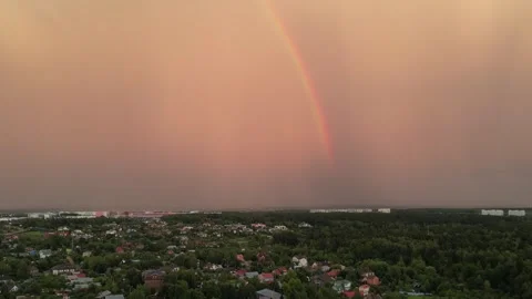 Rainbow and lightning, storm clouds over Moscow 库存影片 252299222