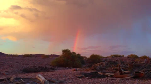 Rainbow and rain time lapse over Desert Vidéo 29160400
