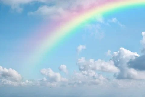 Rainbow on blue sky with white cloud background. Foto stock