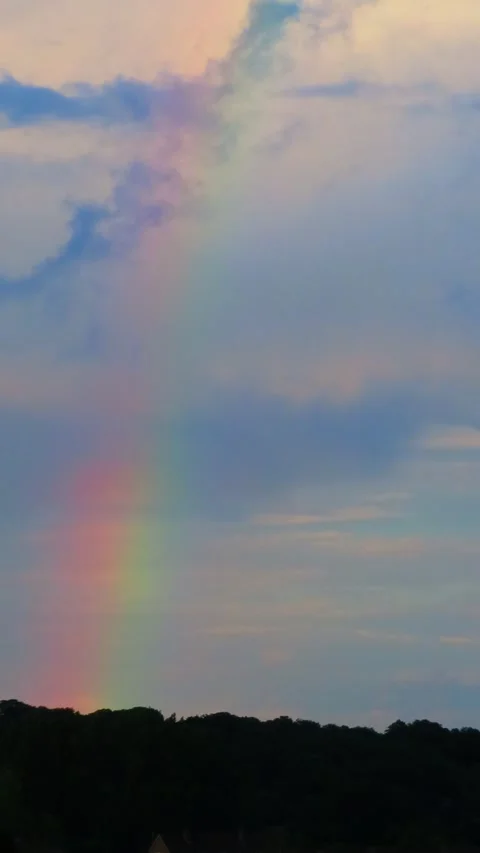 Rainbow in Cloudy Sky - Vertical 4K 스톡 동영상 336340117