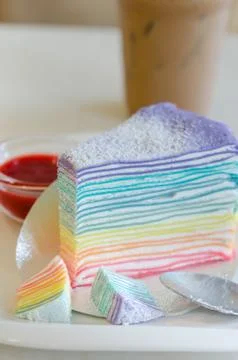 Rainbow crepe cake Stock-Fotos