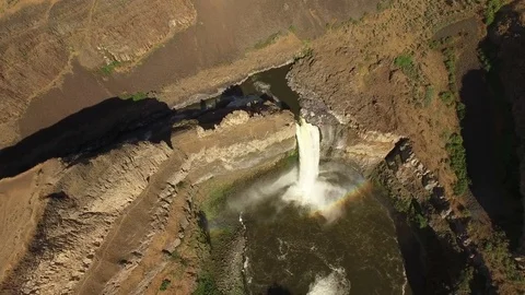 Rainbow Falls  Stock Footage 77258233