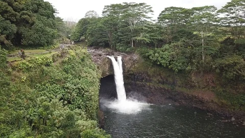 Rainbow falls Hawaii 動画素材 88039393