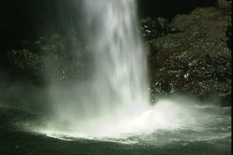 Rainbow Falls Splash Video stock 819753