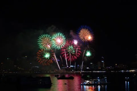 Rainbow fireworks on beach and reflection color on water surface Foto stock