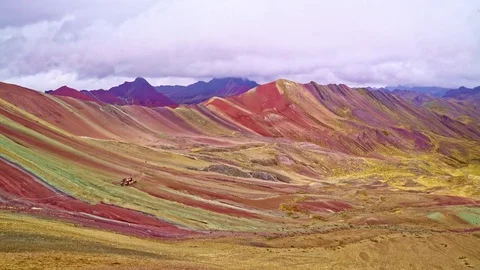 Rainbow Mountains Peru 動画素材 85393982