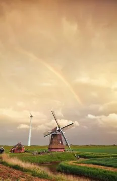 Rainbow over Dutch windmill at sunset Foto stock