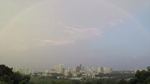 Rainbow over George Town, View from Hilltop Hindu Temple, Penang, Malaysia Stockbeeldmateriaal 324523257