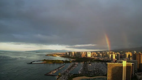 Rainbow Over Honolulu Skyline at Sunset, Hawaii 库存影片 283497245