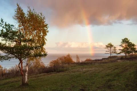 Rainbow over the lake Ilmen Foto stock