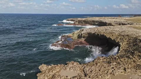 Rainbow Over Powerful Ocean Waves Crashing on Hawaii Coastline 動画素材 347640121
