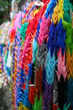 Rainbow of paper cranes Stockfoto's