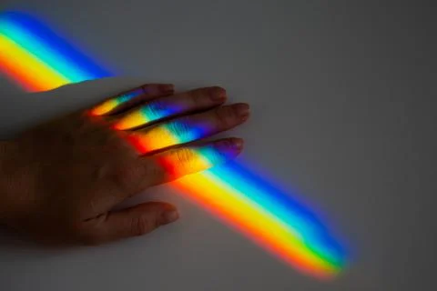 Rainbow ray on a woman's hand. Foto stock