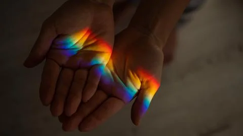 Rainbow ray on a woman's hand. Foto stock