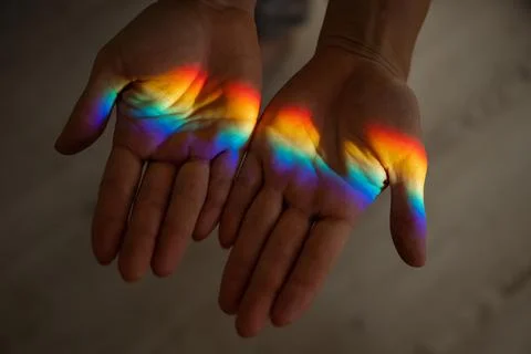 Rainbow ray on a woman's hand. Foto stock