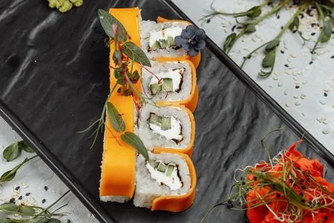 Rainbow Sushi Roll with salmon, eel, tuna, avocado, royal prawn, cream cheese Foto stock