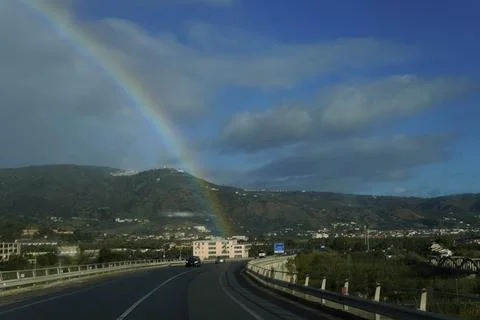 A rainbow through a wet car windshield. Foto stock