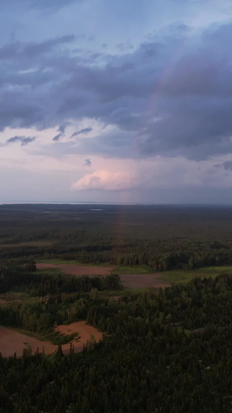 Rainbow view over northern forest Goose Bay Newfoundland Vidéo 348707360