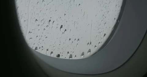 Raindrops on Airplane Window Stockbeeldmateriaal 127967101