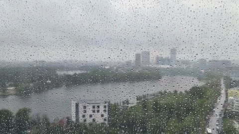Raindrops are falling down the window of a skyscraper Video stock 240311956