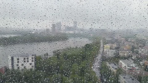 Raindrops are falling down the window of a skyscraper Video stock 240311963