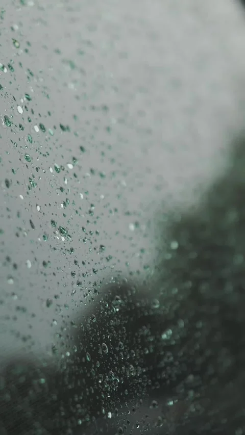 Raindrops on car. rain. raining. raindrops fall and slowly flowing down the side Stockbeeldmateriaal 316888929