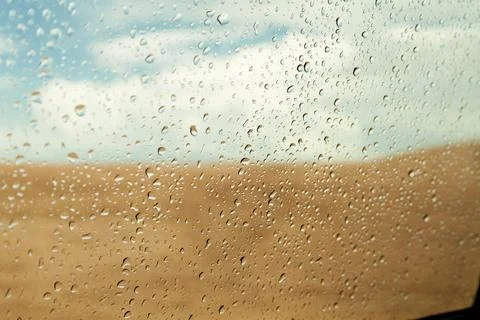 Raindrops on the car window. Rainy day inside the car. bad weather concept. l Foto stock