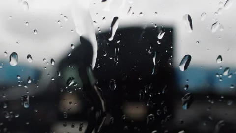 Raindrops Clinging to Window Glass Close Up Vidéo 346229530