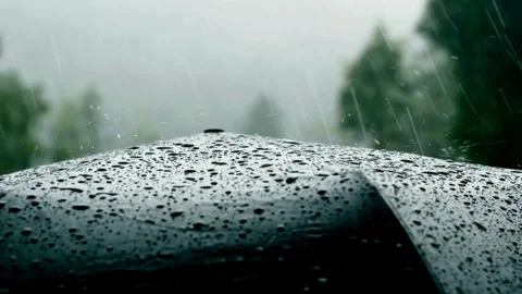 Raindrops fall on a black umbrella during heavy rain Stock-Footage 332284320