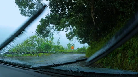 Raindrops fall on the windshield of the car with wipers moving. Driver’s pov Video stock 274849266