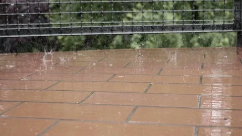 Raindrops falling on balcony floor in slow motion 스톡 동영상 77046253