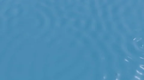 Raindrops falling in a clean ,deep,blue water. 스톡 동영상 42506953