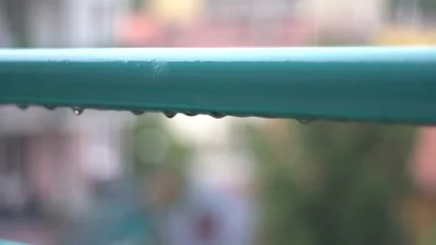 Raindrops falling down 스톡 동영상 132982769