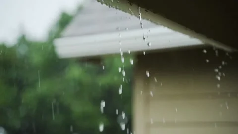Raindrops Falling in Slow Motion Video stock 136640059