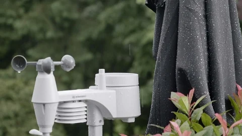 Raindrops falling on weather station in slow motion 스톡 동영상 77048995