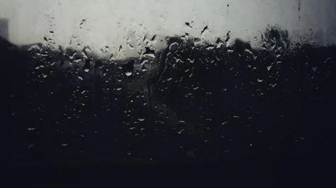 Raindrops falling on the window Foto stock