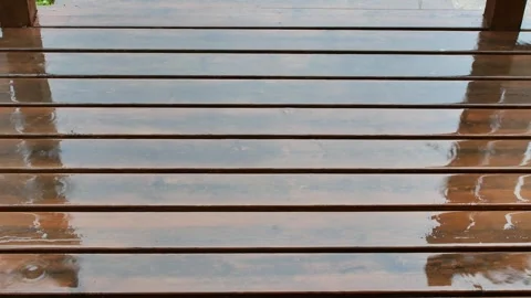 Raindrops Falling on Wooden Patio Decking on a Rainy Summer Day Vídeos de archivo 341341409
