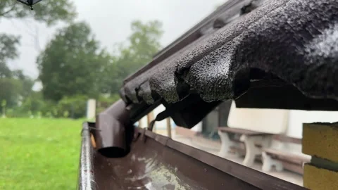 Raindrops flow down the roof Video stock 310856933